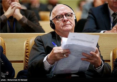 کرتین رییس اتحادیه کارفرمایان فرانسه در همایش اقتصادی سرمایه گذاری ایران و فرانسه