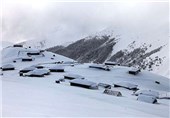 21 روستای صومعه‌سرا در محاصره برف قرار دارد