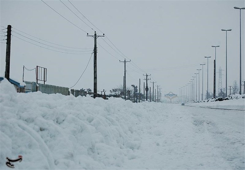 سپاه مازندران تا پایان بحران برف در غرب مازندران حضور دارد