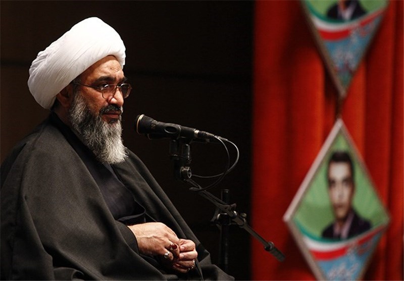 دیدار اشتون با فتنه‌گران با عزت ملی ایران منافات دارد