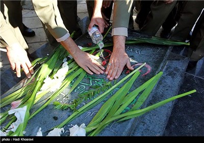 گلباران مزار مطهر شهدا-شیراز