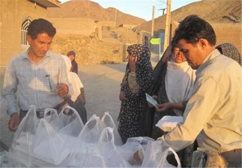 400 پرس غذای گرم بین مددجویان بهزیستی در شهرستان نهبندان توزیع شد