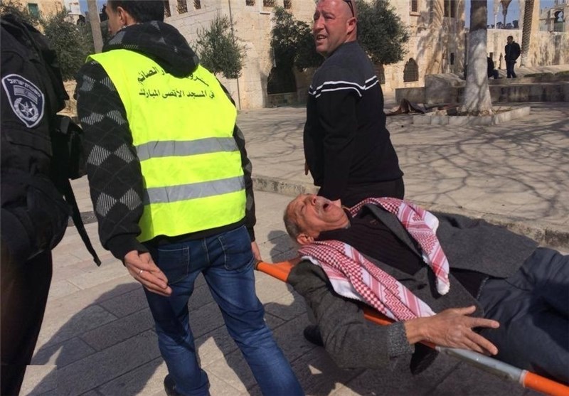 7 زخمی در درگیری نیروهای اشغالگر با فلسطینیان در صحن های مسجد الاقصی