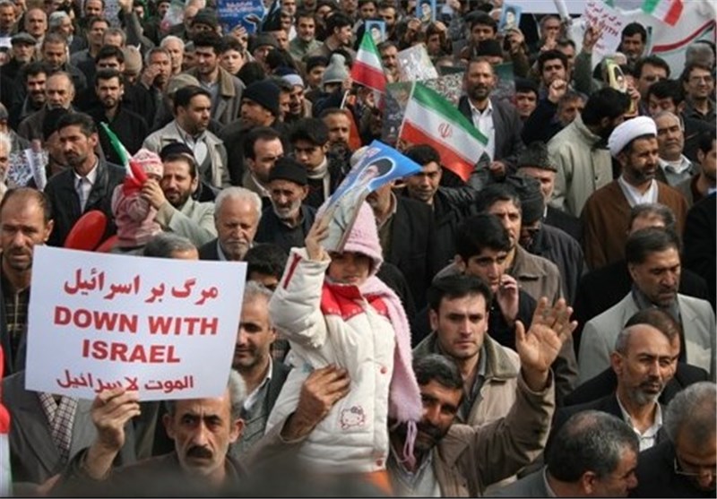 سردادن شعارهای انقلابی در کربلای ایران