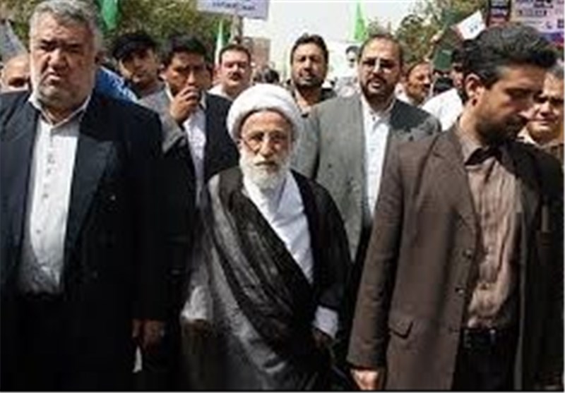 حضور آیت‌الله جنتی در جمع راهپیمایان 22 بهمن