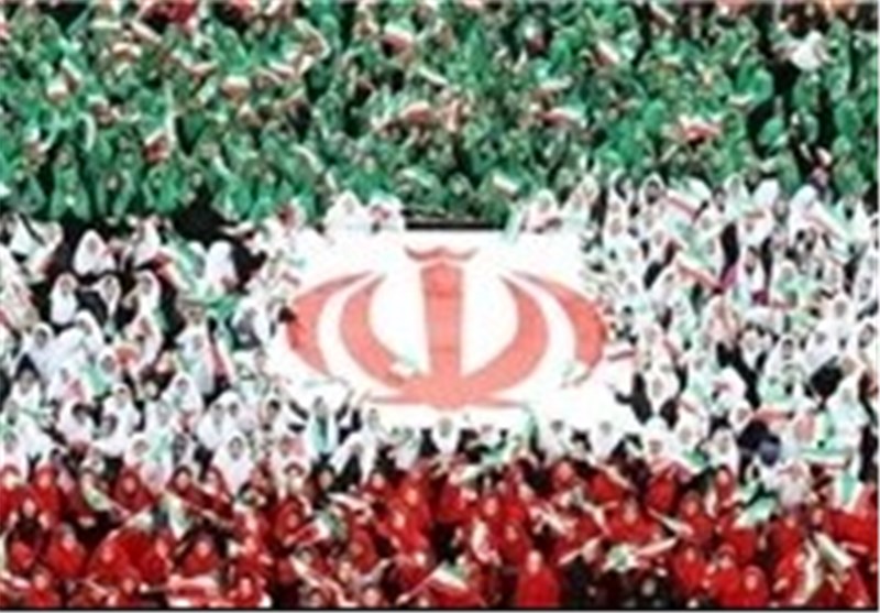 سرود 1357 نفری دانش آموزان اراک در راهپیمایی 22 بهمن اجرا می‌شود