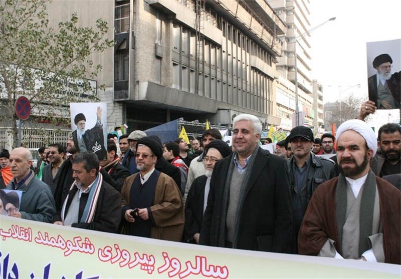 حضور رئیس دانشگاه تهران در راهپیمایی 22 بهمن
