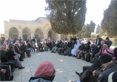 وزیر الاستیطان الصهیونی و مستوطنین وخاخامات یقتحمون و یدنسون المسجد الاقصی