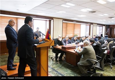 دیدار آرام هاروتیونیان وزیر محیط زیست ارمنستان با حمید چیت‌چیان وزیر نیرو