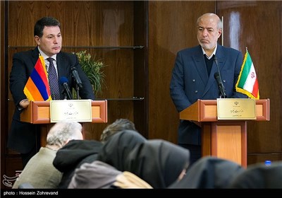 دیدار آرام هاروتیونیان وزیر محیط زیست ارمنستان با حمید چیت‌چیان وزیر نیرو