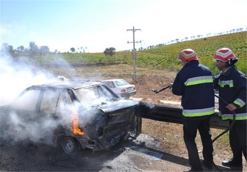 دو خودرو در حادثه رانندگی محور قزوین-کرج در آتش سوختند/علت حادثه در دست بررسی است
