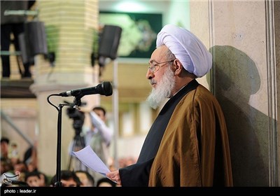 People of Iranian Northwestern City Meet with Supreme Leader