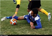حسینی: تیم‌هایی مثل راه‌آهن انتحاری بازی می‌کنند