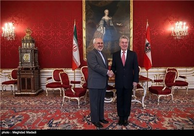Iran’s Zarif Meets Austrian President, FM in Vienna
