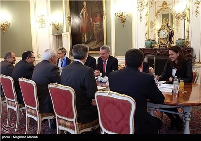 Iran’s Zarif Meets Austrian President, FM in Vienna