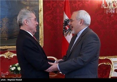 Iran’s Zarif Meets Austrian President, FM in Vienna