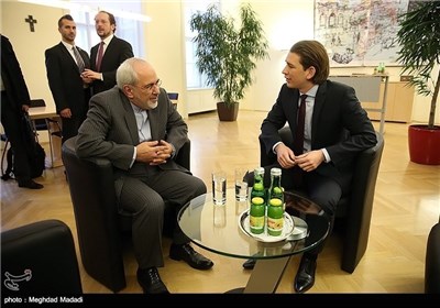 Iran’s Zarif Meets Austrian President, FM in Vienna