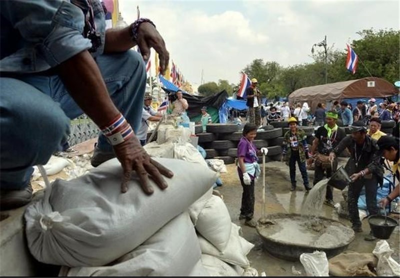 Unpaid Thai Farmers Call off Airport Tractor Protest