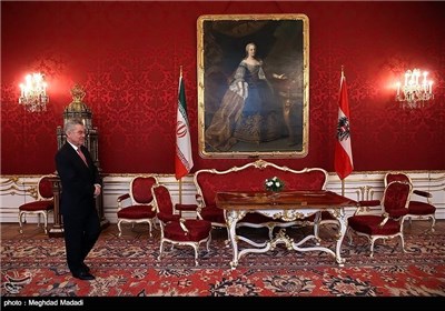 ظریف یلتقی رئیس جمهوریة النمسا