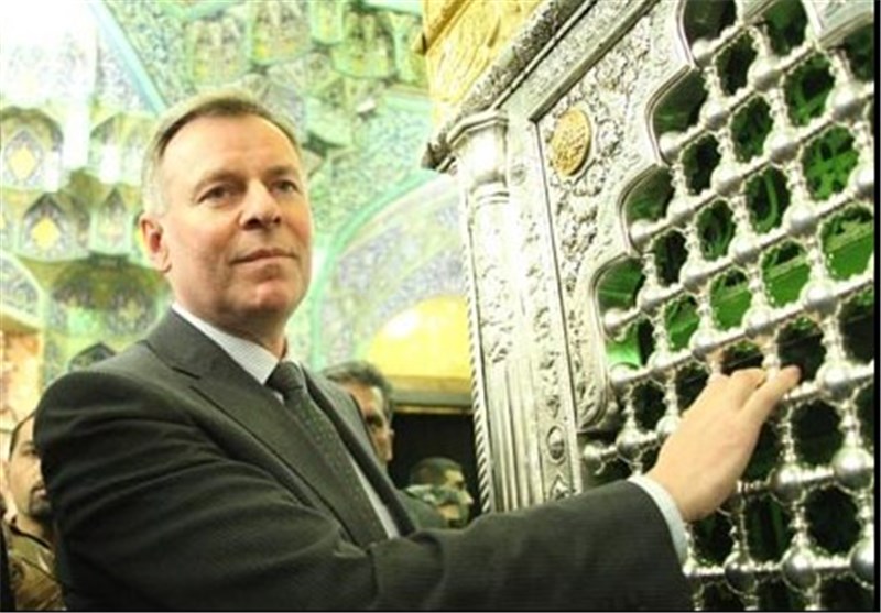 ادای احترام سفیر اتریش به حضرت معصومه(س)