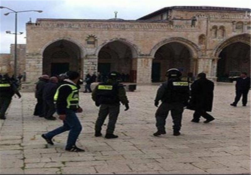 Israeli Police Clash with Protesters at Al-Aqsa Mosque