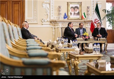 Iraqi FM Meets High-Ranking Iranian Officials in Tehran