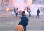 ادامه اعتراضات مردمی در مناطق مختلف بحرین و اقدام نمایشی آل خلیفه