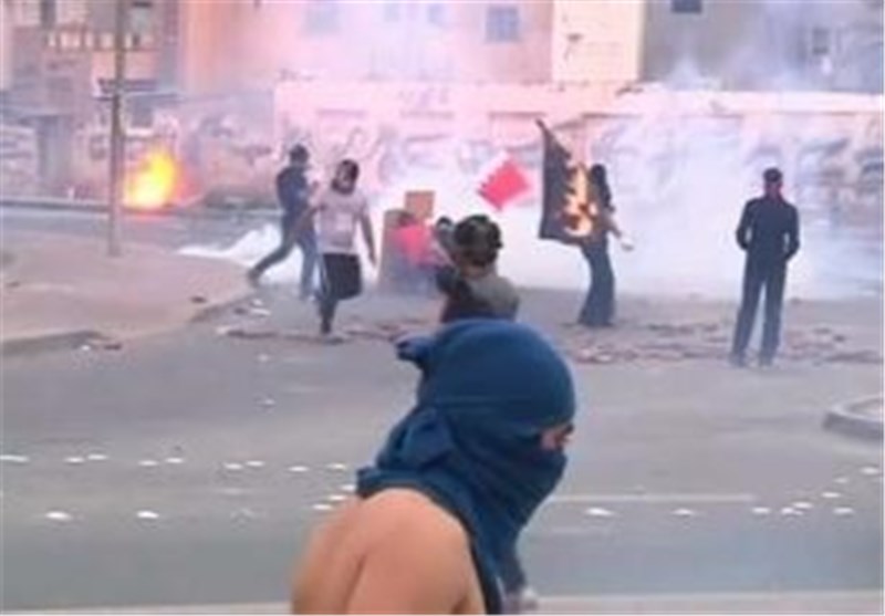 ادامه اعتراضات مردمی در مناطق مختلف بحرین و اقدام نمایشی آل خلیفه