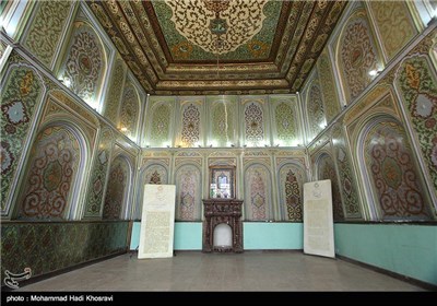 عمارت نارنجستان با صنعت آینه کاری ، نقاشی ، کاشیکاری ، گچبری و منبت کاری تزیین شده است و یکی از شاهکارهای دوره قاجاریه می باشد