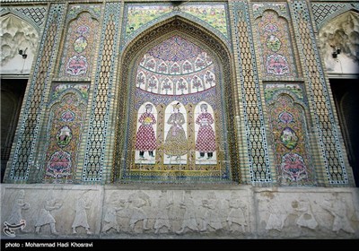  نارنجستان قوام از آثار دوره قاجار، و متعلق به خاندان قوام الملک بوده است . عمارت نارنجستان بعنوان دیوانخانه و محل مراجعات رعیت ها و دیگر مردم و همچنین محل تشکیل جلسه های عمومی و نشست های بزرگان و اشراف در زمان قاجاریه مورد استفاده قرار می گرفته است. خاندان قوام الملک از خانواده های مقتدر دوران قاجاریه بوده که چندین قرن سردمدار حکومت نواحی فارس بودند