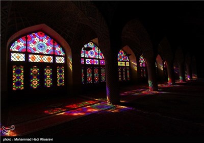 مسجد نصیر الملک از نظر کاشیکاری و مقرنس کاری از زیباترین مساجد ایران است.