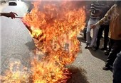 هواداران اخوان‌المسلمین در اسماعیلیه مصر پرچم امارات را به آتش کشیدند