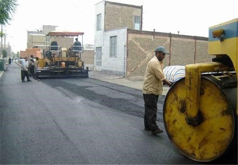 اجرای عملیات لکه‌گیری و بهسازی معابر شهر ایرانشهر
