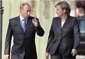 Merkel Raps Putin as Russian Forces Tighten Grip on Crimea