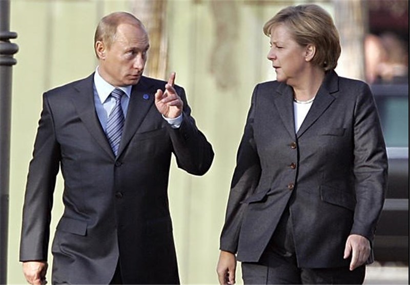 Merkel Raps Putin as Russian Forces Tighten Grip on Crimea