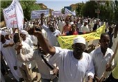 شلیک گاز اشک آور به تظاهرات کنندگان ضد دولتی در سودان