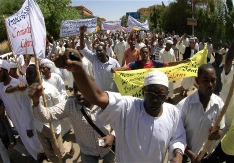شلیک گاز اشک آور به تظاهرات کنندگان ضد دولتی در سودان