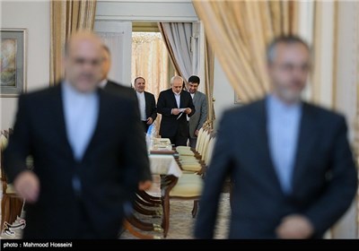 Iran's FM Zarif, Belarusian Counterpart Meet in Tehran