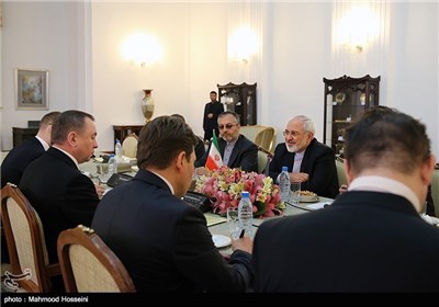 Iran's FM Zarif, Belarusian Counterpart Meet in Tehran