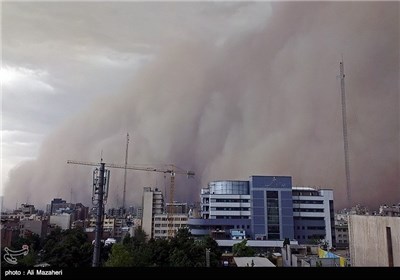 Dust Storm in Tehran Kills 5, Causing Heavy Damage