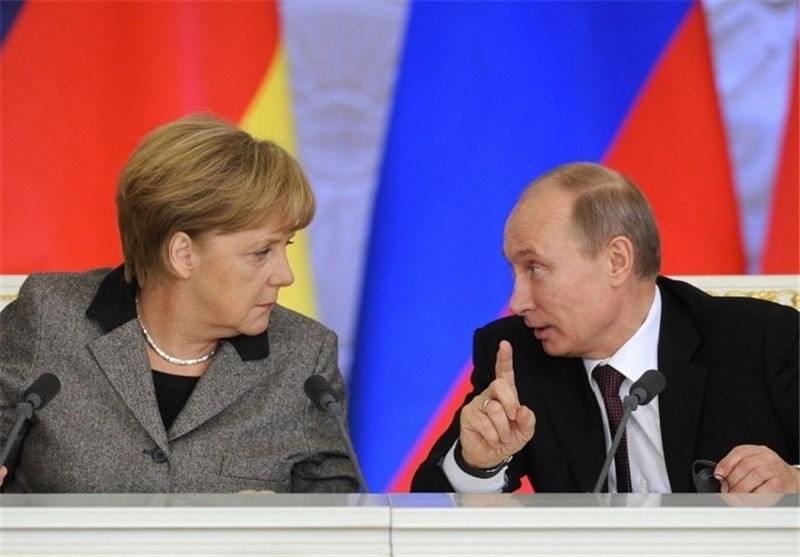 Russia&apos;s Putin, Germany&apos;s Merkel Discuss Possible Joint COVID-19 Vaccine Production