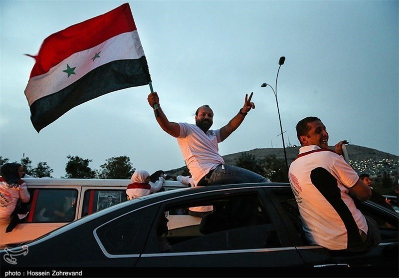 رسانه‌های سوریه با قطع برنامه‌های عادی جشن مردم را پخش کردند