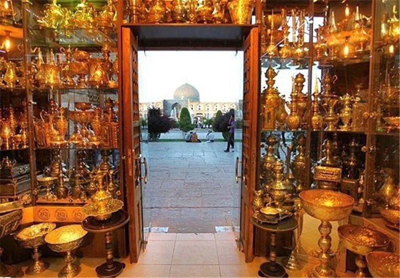 فروش صنایع دستی در اصفهان از نصف هم کمتر شده است