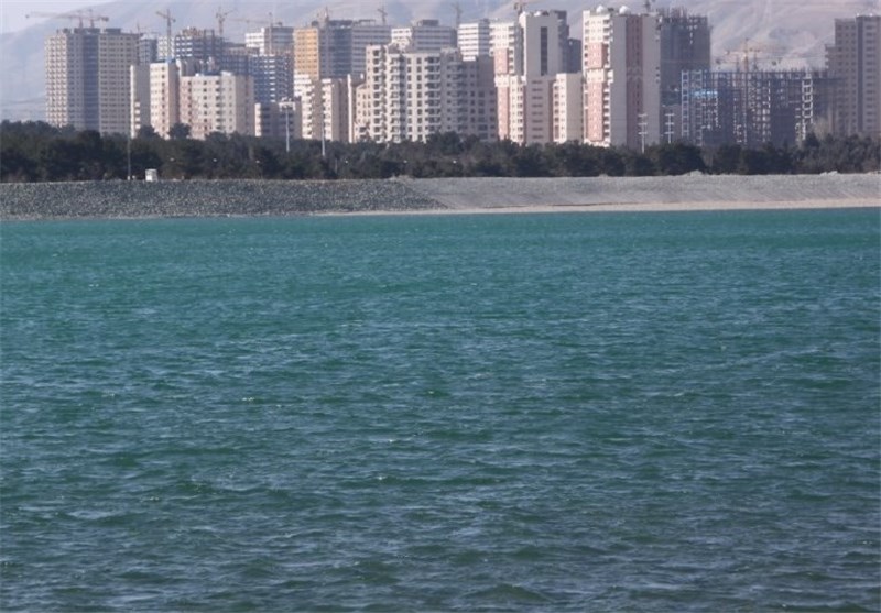 سقوط بالگرد در دریاچه چیتگر / 5 سرنشین مفقود