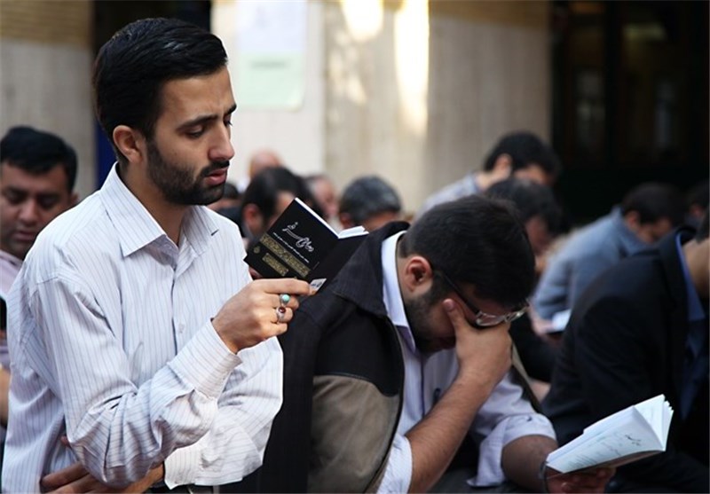 Iranians Mark Holy “Day of Arafa”