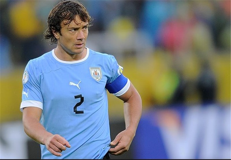 کاپیتان اروگوئه بازی با انگلیس را از دست داد