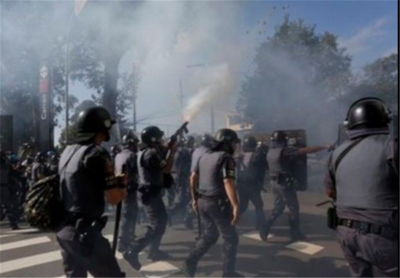 درگیری پلیس برزیل با معترضان در ساعاتی مانده به افتتاحیه جام جهانی