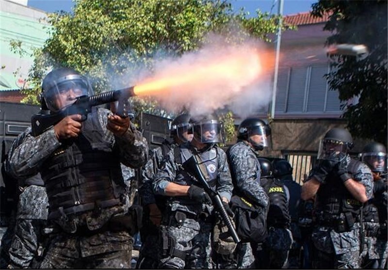 پلیس برزیل 18 نفر از معترضان به برگزاری جام جهانی را بازداشت کرد
