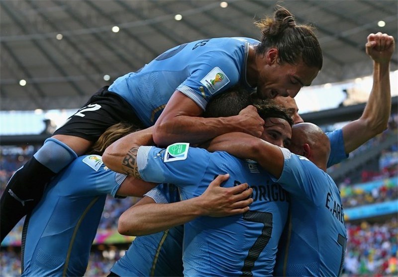 پیروزی اروگوئه برابر کاستاریکا در نیمه نخست