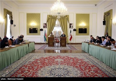 Iran’s Zarif, South Africa’s Int’l Relations Minister Meet in Tehran